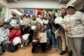 estudiantes-de-utadeo-en-taller-de-tejido.png