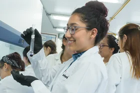 laboratrio.clase_.quimica.utadeo.1.jpg