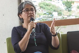 portada.yolanda-ruiz-utadeo-en-el-filo-de-la-navaja-conversatorio-biblioteca.jpg