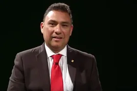 profesor_cuauhtemoc_gonzalez_estuvo_de_visita_en_utadeo.jpg