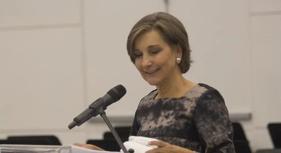 ceciliavelez.jpg