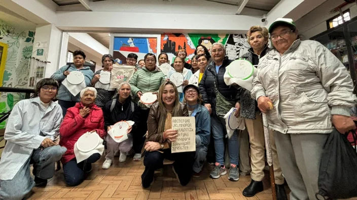 estudiantes-de-utadeo-en-taller-de-tejido.png