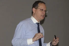 webnota_conferencia_andres_franco_utadeo_en_la_antartida_20170406_001_0.jpg