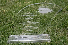 webnota_luis_hurtado_egresado_destacado_premio_amway_documental_tierra_bomba_20150904_005.jpg