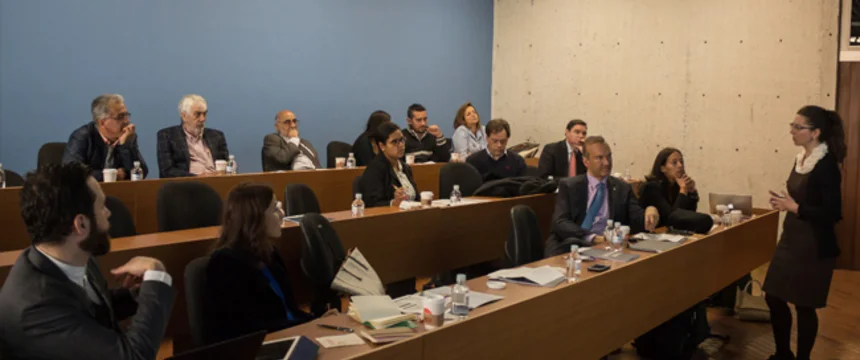 prabhat-jha.mesa_.tecnica.-impuesto.al_.tabaco.utadeo.6.jpg