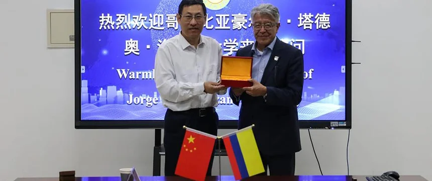 visita_rector_china-10-01_at_9.26.37_am_1.jpg