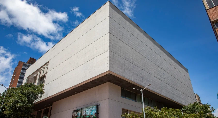 biblioteca_esquinaportada.jpg