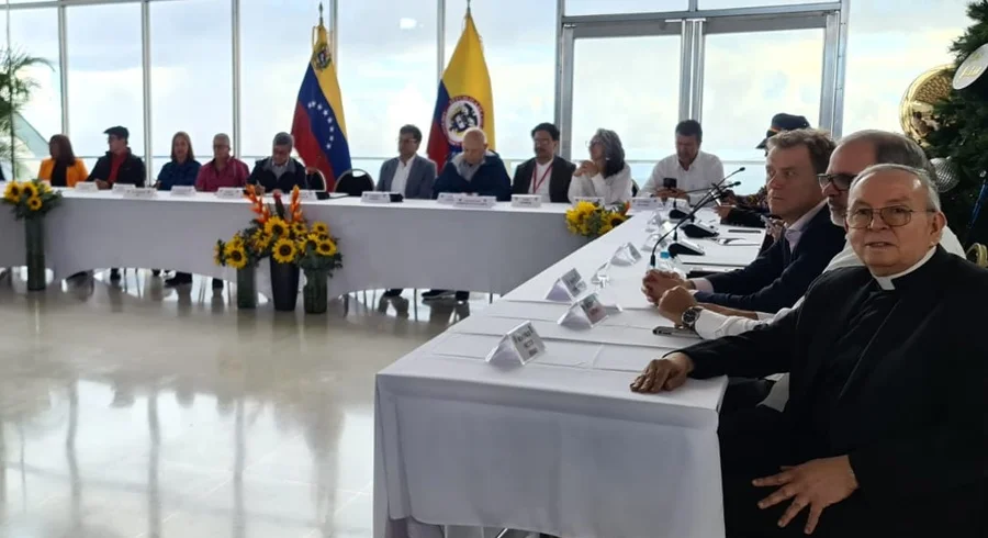 mesa_de_dialogo_con_eln_-_infobae1.jpg