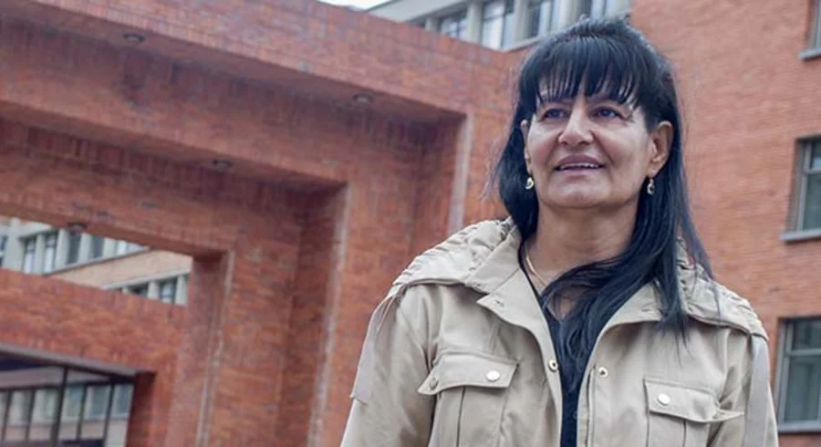 nota_carmenza_zarate_egresada_juana_mama_falcao_20140606_14.jpg