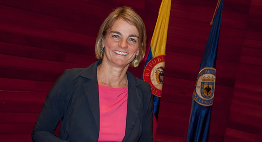 nota_seminario_de_autores_y_editores_ingrid_van_de_stadt_20140616_17.jpg