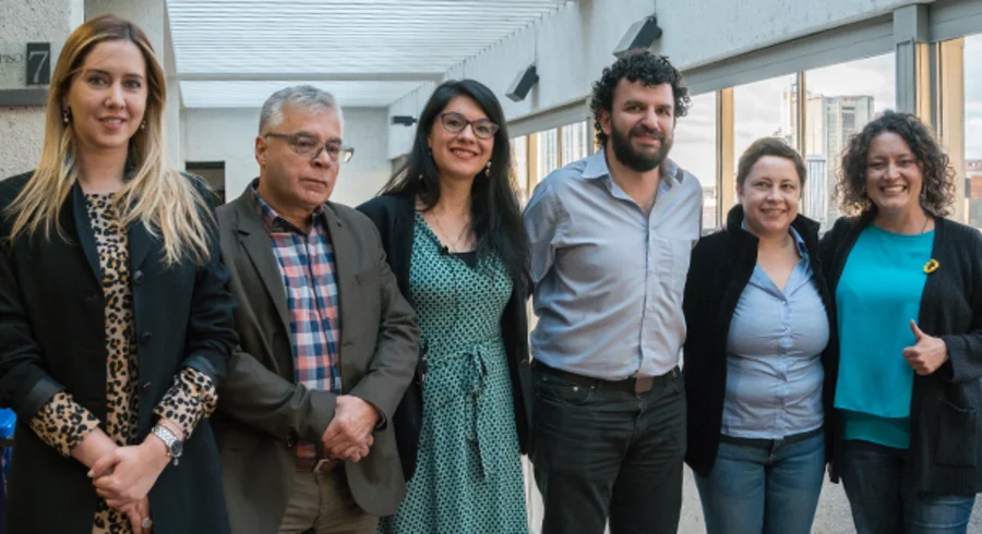 portada.1.democracia.y.comunicacion.poltica.fcs_.utadeo.angelica.lozano.correa.fabio-lopez-de.la_.roche_.juan_.esteban.lewin_.1.jpg