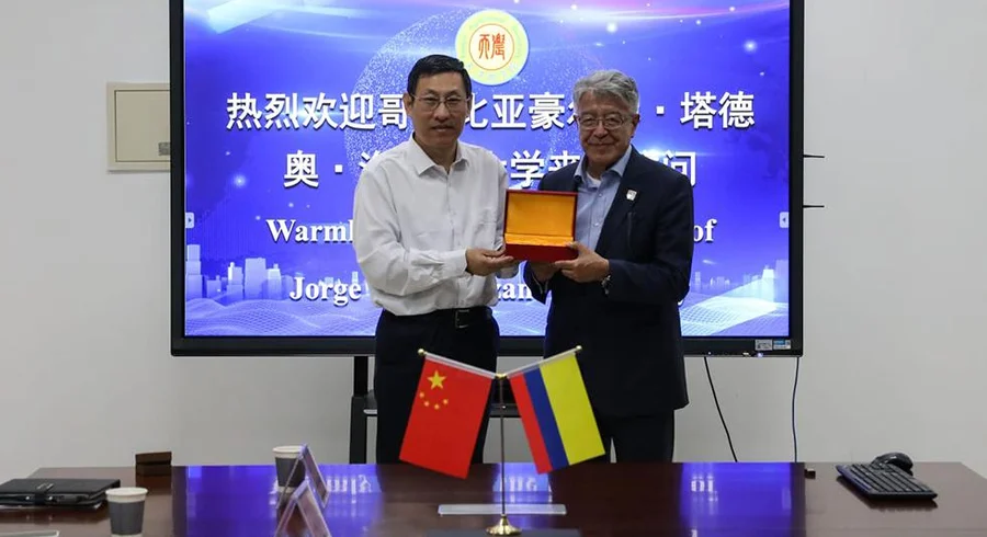 visita_rector_china-10-01_at_9.26.37_am_1.jpg