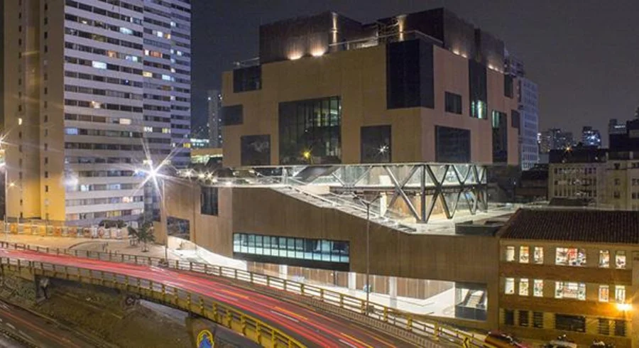 web_edificio_facultad_de_artes_nocturnas_20161013_003_1.jpg