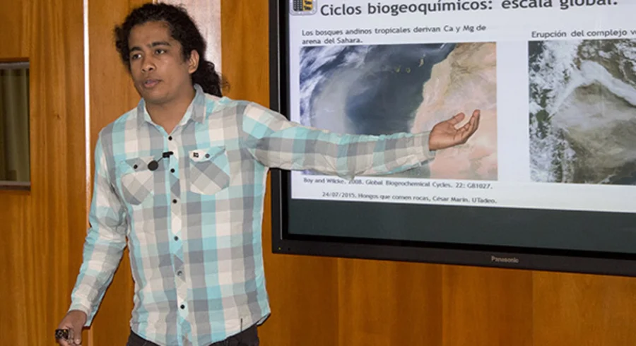 webnota_conferencia_hongos_que_comen_piedras_20150724_006.jpg