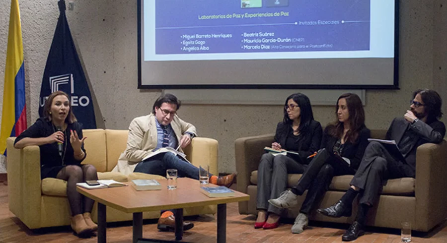 webnota_conversatorio_libros_experiencias_de_paz_y_laboratorios_de_paz_20160513_007.jpg