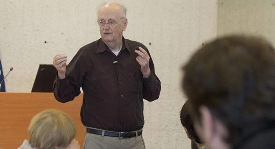 webnota_ken_bain_conversatorio_estudiantes_20160609_003.jpg