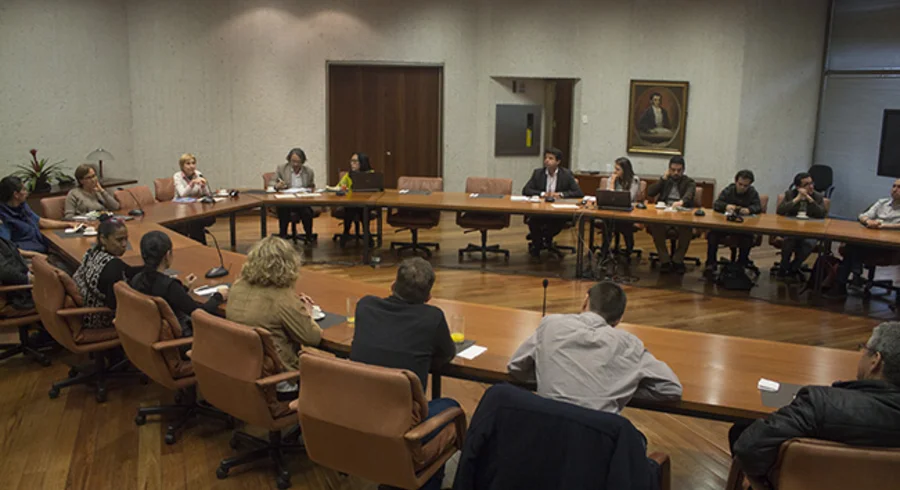 webnota_reunion_profesores_representantes_en_rectoria_20160427_001.jpg