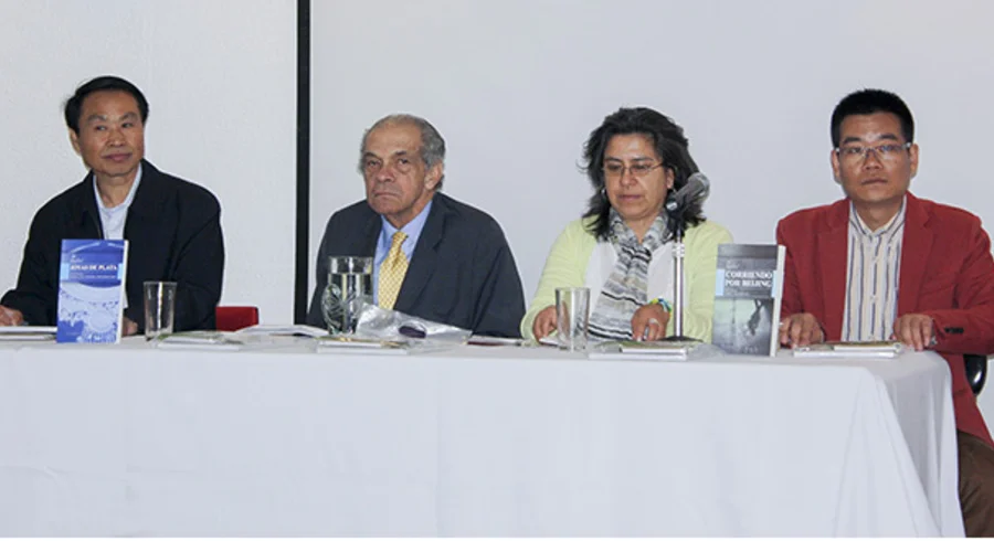webnota_visita_y_taller_de_literatura_escritores_chinos_emanuel_enciso_20150605_017.jpg