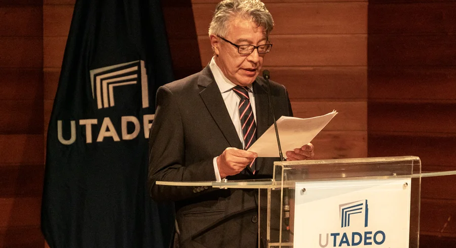 carlos-sanchez_rector_grados-utadeo-2020-4-dic.jpg