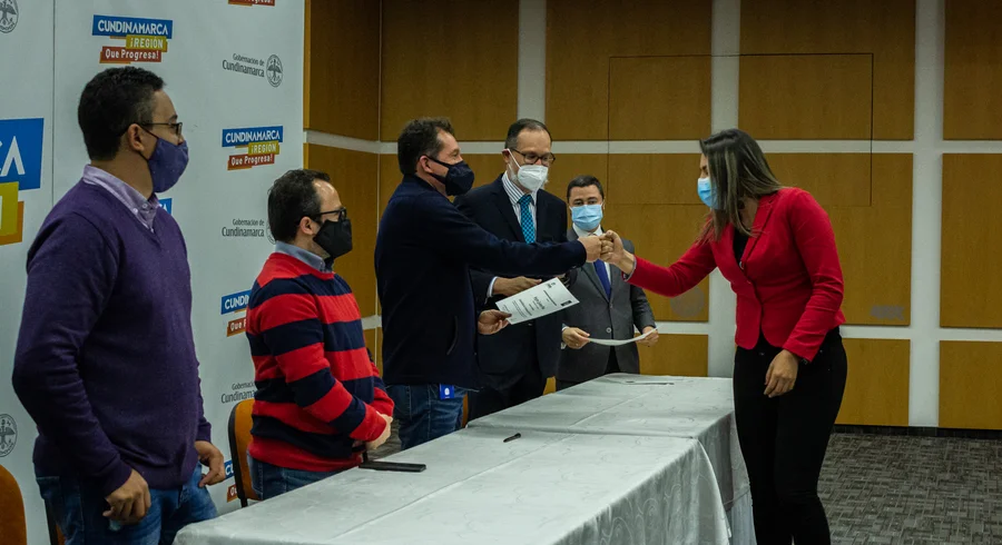 cierre-del-diplomado-en-sostenibilidad-de-empresas-de-agua.2021.utadeo.8.jpg