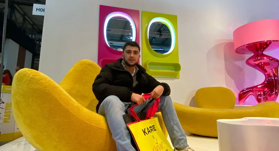 estudiante_tadeista_en_feria_de_diseno_en_espana.jpeg