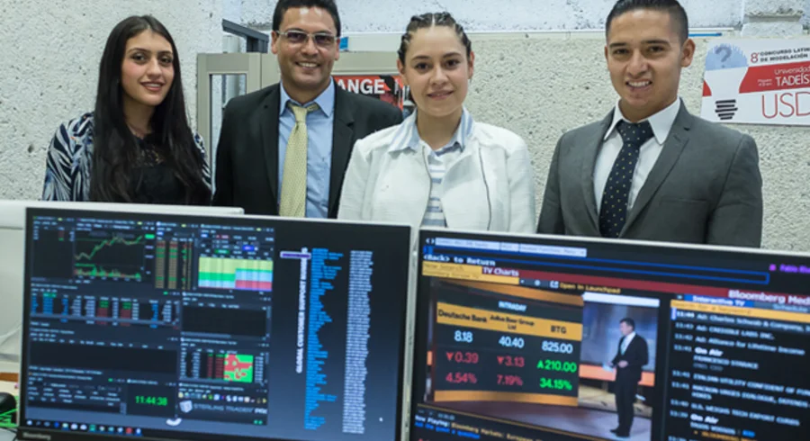 estudiantes.bloomberg.utadeo.2.jpg