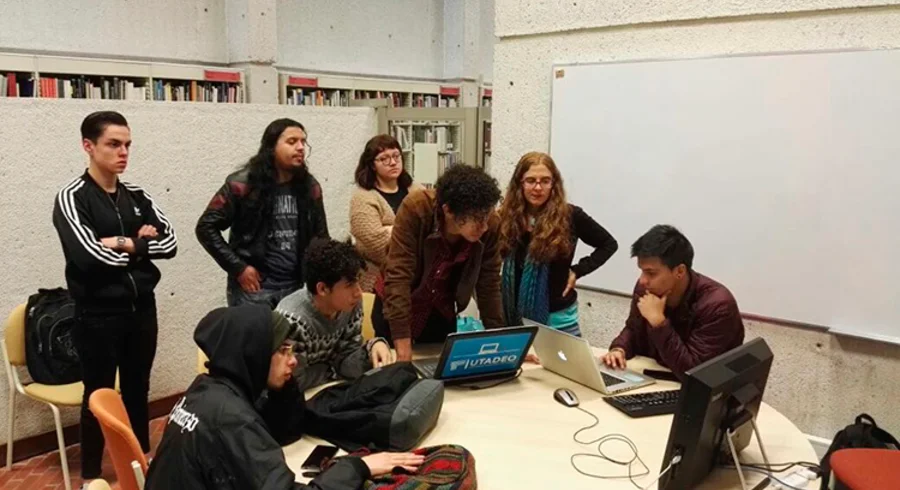 estudiantes_trabajo.png