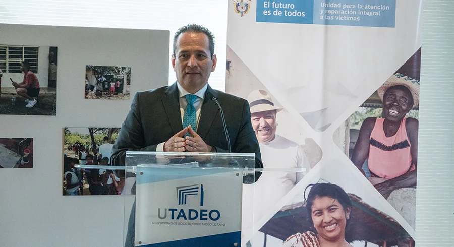 firma-convenio-unidad-para-las-victimas.utadeo.2.jpg