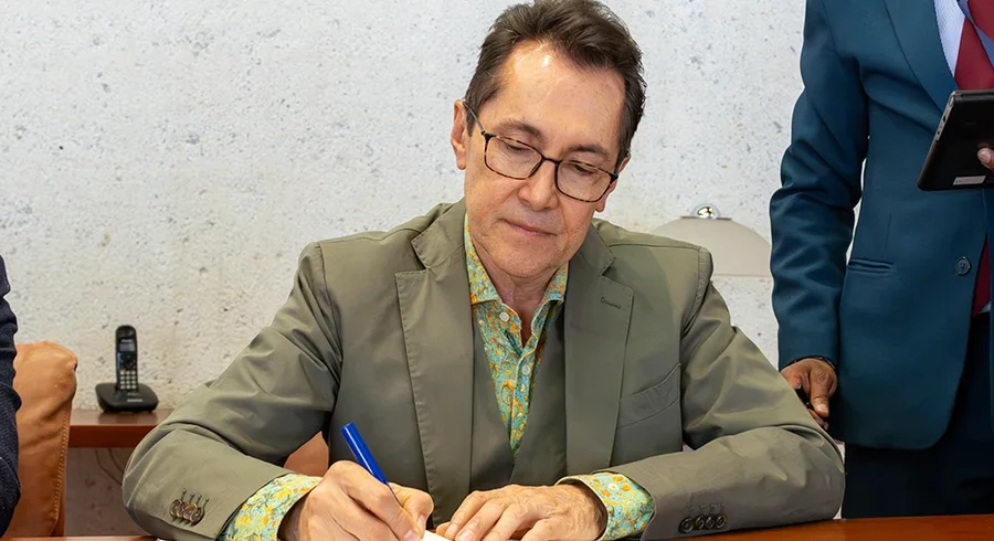 firma.nadinospina_-_firma.webp