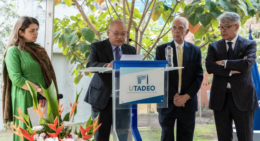 inauguracion.busto_.mahatmagandhi.utadeo.2023.3.jpg