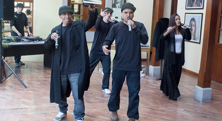 la_chance_grupo_de_rap_de_la_tadeo_poemas_de_leon_de_greiff_20140916_003.jpg