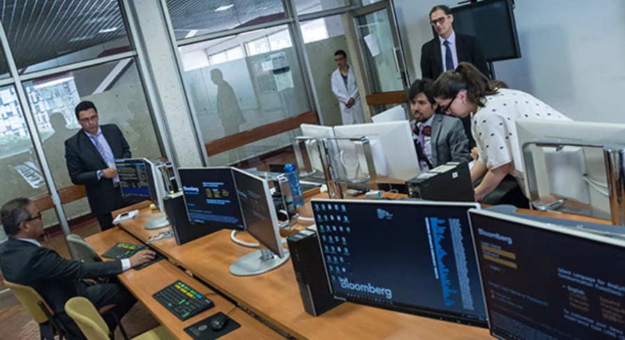 lanzamiento.sala_.bloomberg.utadeo.3.png
