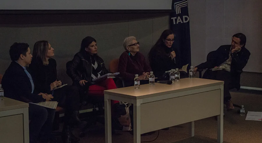 las-lineas-de-su-mano-poesia-femenino-utadeo-4.jpg
