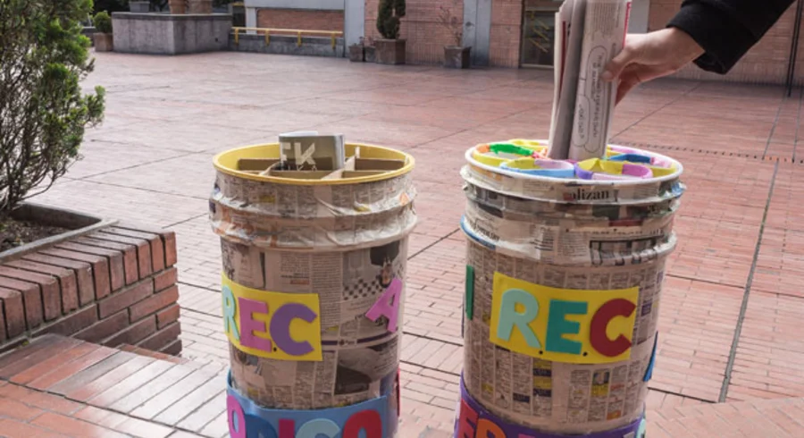 reciclaje.utadeo.tadeo_.estudiantes.cuidar.el_.ambiente.profesores.7.jpg