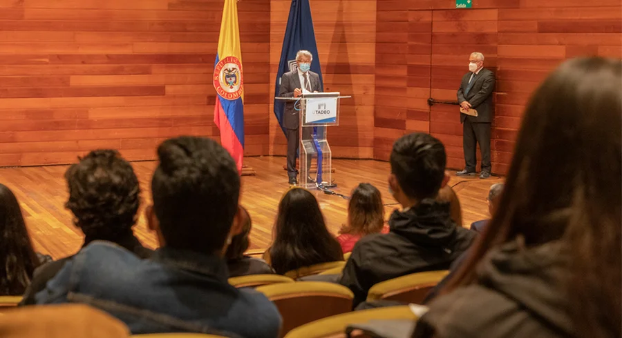 rector.carlos.sanchez.atencion.utadeo2022.1s.1.jpg