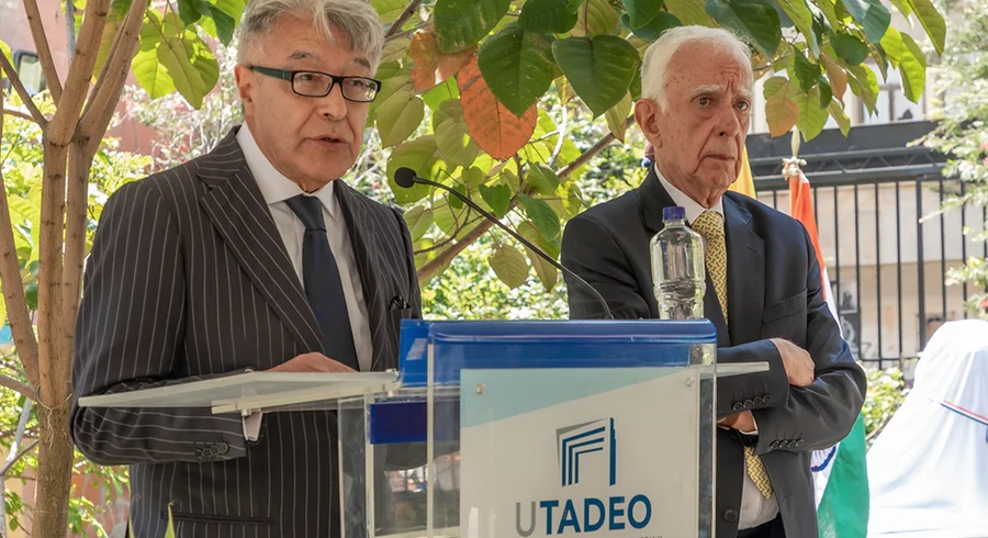 rector_inauguracion.busto_.mahatmagandhi.utadeo.2023.2.jpg