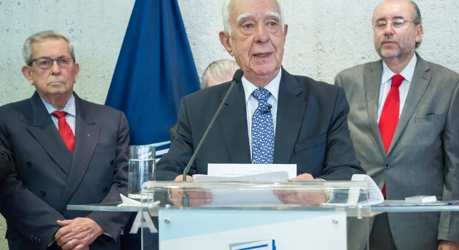 utadeo.nuevo_.rector.carlos.sanchez.10.jpg