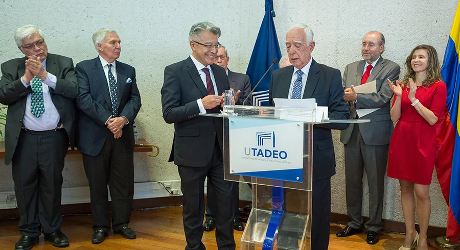 utadeo.nuevo_.rector.carlos.sanchez.12.jpg
