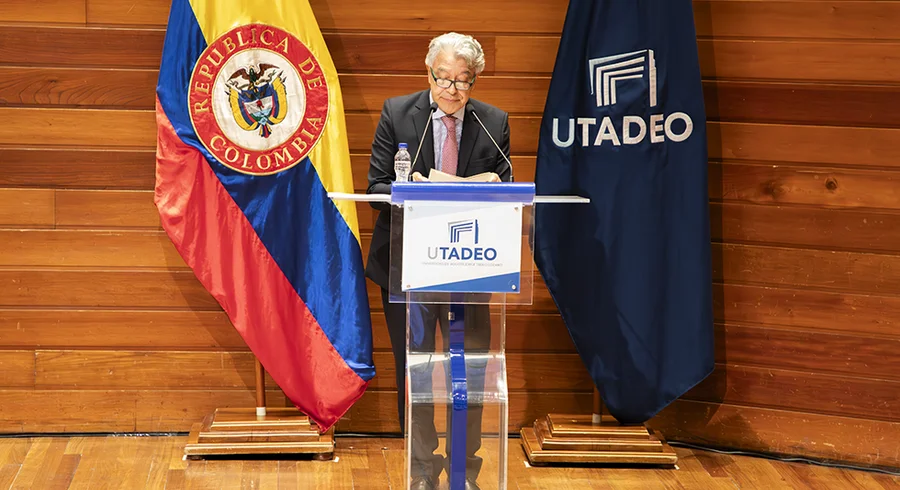 uvir9414-mejorado-nr.png