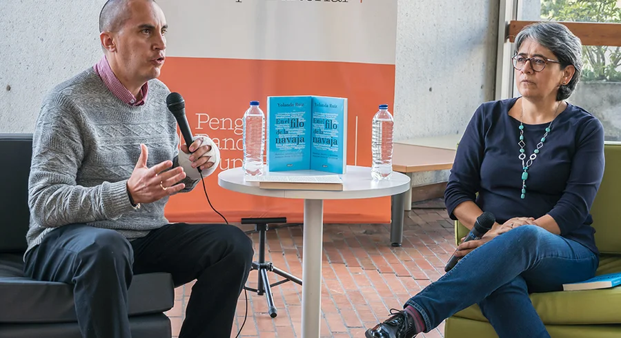 yolanda-ruiz-utadeo-en-el-filo-de-la-navaja-conversatorio-biblioteca.1.jpg