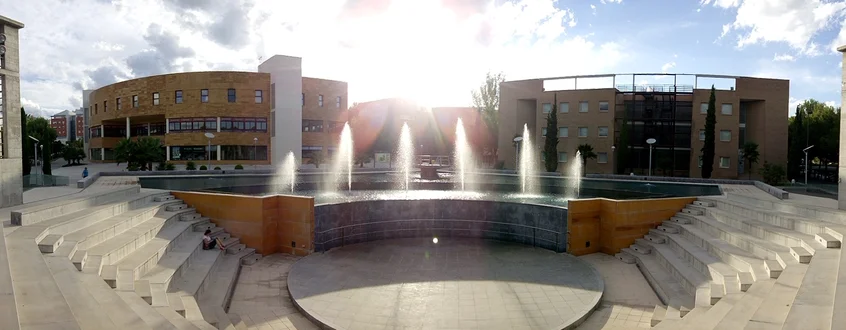panoramica_de_la_fuente_universidad_de_jaen_jaen_espana_2014.jpg