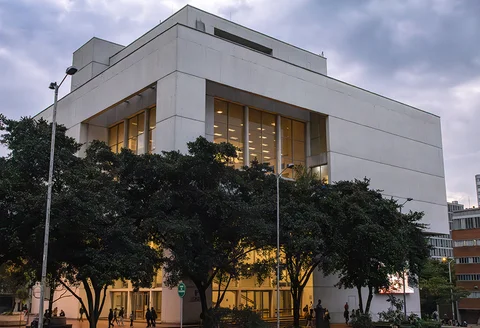 biblioteca_-_nocturno_-_contrasteluces_-_arquitectura.jpg