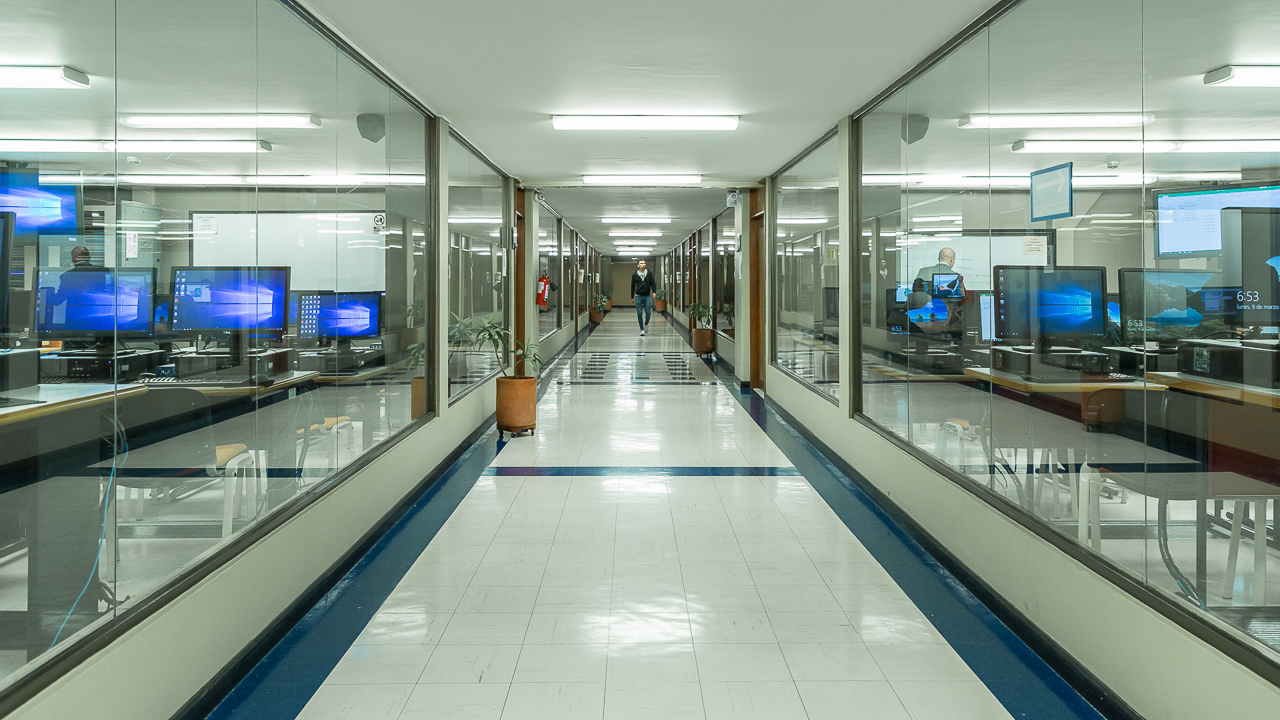 Centro de Cómputo en el módulo 2 | Universidad de Bogotá Jorge Tadeo Lozano