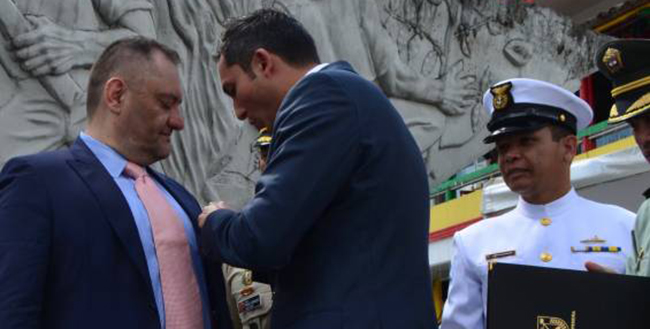 Tadeísta Mario Hernando Orozco fue condecorado con la Orden Cruz de los  Fundadores en Pereira | Universidad de Bogotá Jorge Tadeo Lozano