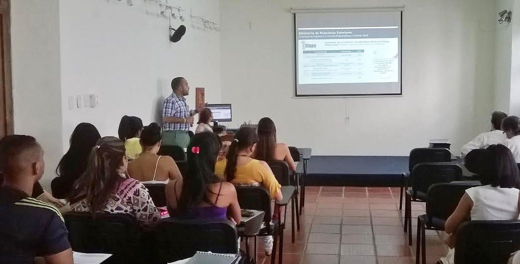 Ministerio de Relaciones Exteriores ofreció charla en la Ministerio de Relaciones Exteriores ofreció charla en la