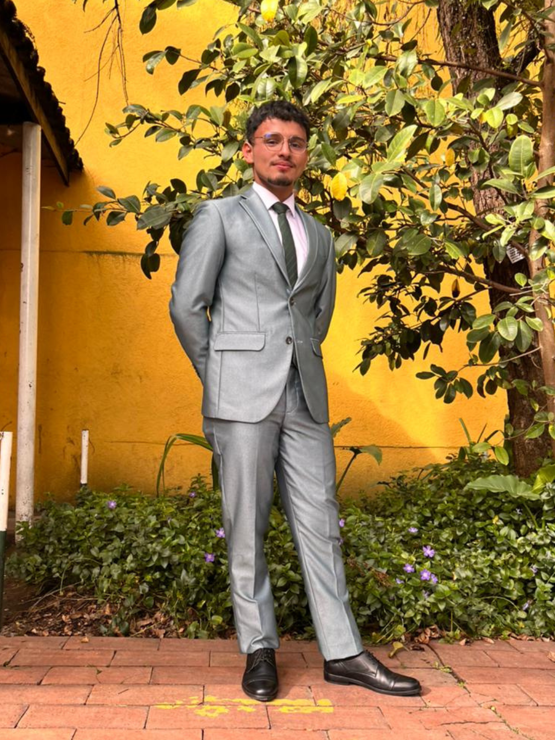 Foto de José Santos Gutiérrez Bravo de cuerpo completo