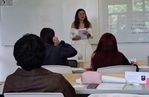 Foto 1. Ana Peña como Atenea. Foto 1. Ana Peña como Atenea.