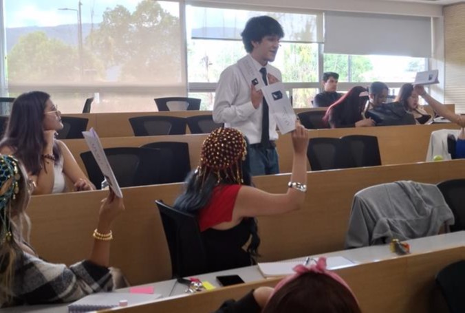 Foto 2. Juan Manuel Roballo como Demeter. Foto 2. Juan Manuel Roballo como Demeter.