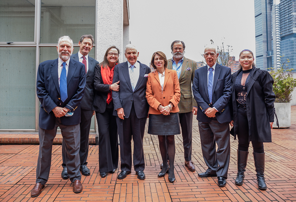 Roberto Holguín Fety, Eduardo Garcés, Paula Parra, Jhon Vaughan, Rosario Córdoba, Francisco Sámper, Jaime Pinzón y Paula Valentina López (Miembros del consejo directivo de Utadeo)