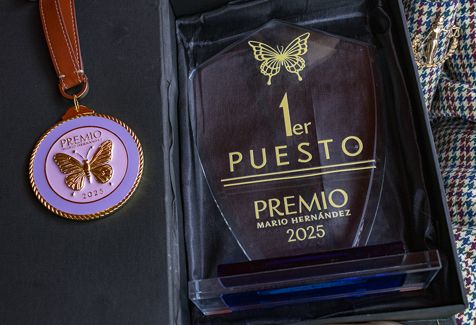 Bogotá Trofeo y medalla primer puesto premio Mario Hernández